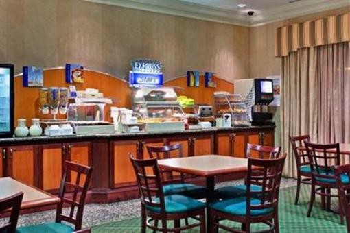 фото отеля Holiday Inn Express & Suites Milton