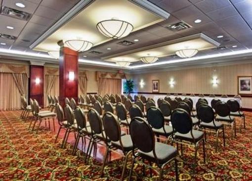 фото отеля Holiday Inn Express & Suites Milton