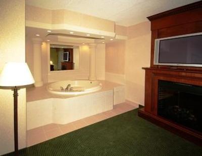 фото отеля Holiday Inn Express & Suites Milton