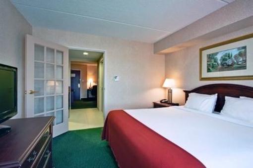 фото отеля Holiday Inn Express & Suites Milton