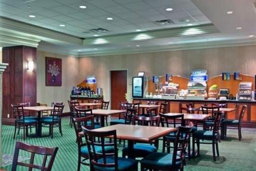фото отеля Holiday Inn Express & Suites Milton