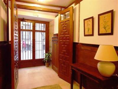 фото отеля Apartamentos Madrid Huertas