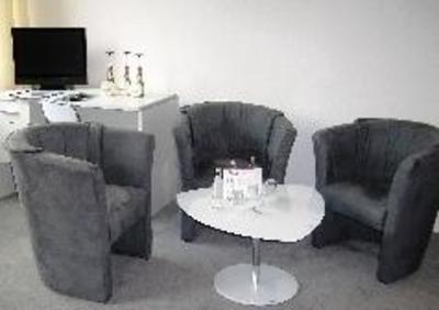 фото отеля Im Tonnchen Aparthotel Duesseldorf