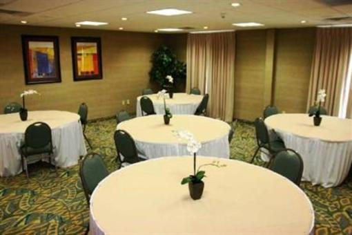 фото отеля Hampton Inn & Suites Birmingham-East I-20