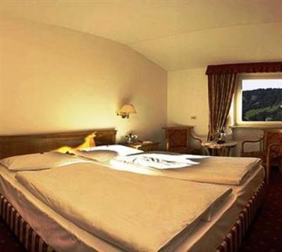 фото отеля Hotel Touring Santa Cristina Valgardena