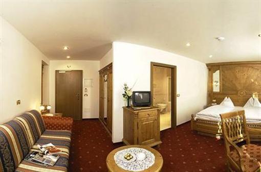 фото отеля Hotel Touring Santa Cristina Valgardena