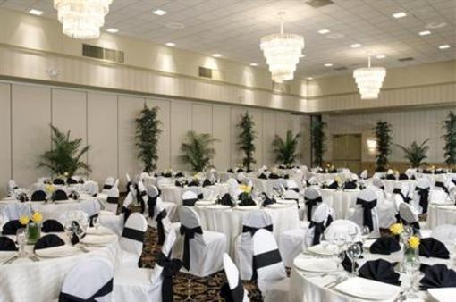фото отеля Crowne Plaza Hotel Cincinnati North