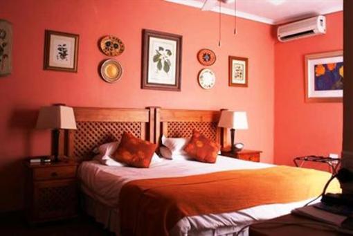 фото отеля 33 on First Guest House