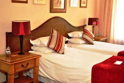 фото отеля 33 on First Guest House
