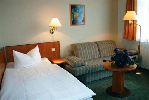 фото отеля Hotel Kubrat an der Spree Berlin