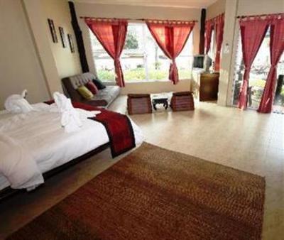фото отеля Lanta Castaway Beach Resort