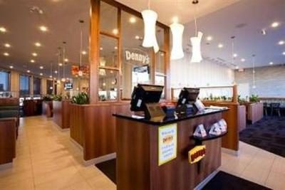 фото отеля Sandman Hotel & Suites Calgary South