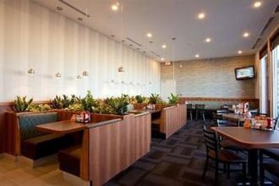 фото отеля Sandman Hotel & Suites Calgary South
