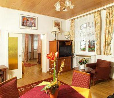 фото отеля Hotel Restaurant Cafe Am Markt Bacharach