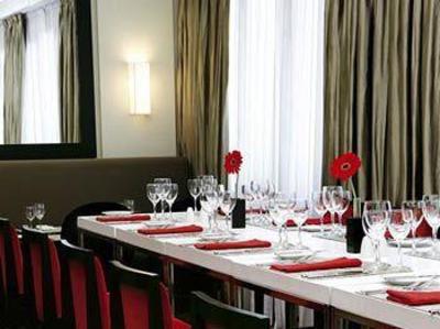 фото отеля NH Crillon