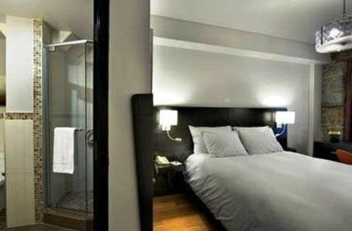 фото отеля Le Petit Hotel Montreal