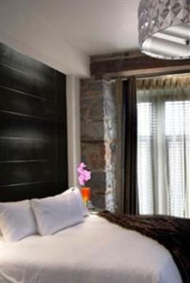 фото отеля Le Petit Hotel Montreal