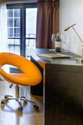 фото отеля Le Petit Hotel Montreal