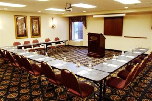 фото отеля Hampton Inn and Suites Charlottesville - At The University