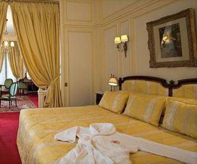 фото отеля Hotel Raphael Paris