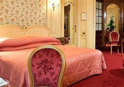 фото отеля Hotel Raphael Paris