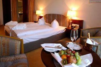 фото отеля BEST WESTERN Hotel Schmoeker-Hof