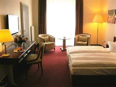 фото отеля BEST WESTERN Hotel Schmoeker-Hof