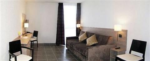фото отеля Sejours & Affaires Roissy Village