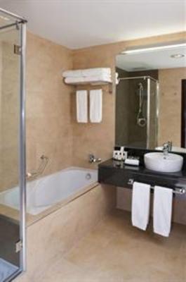 фото отеля Crowne Plaza Madrid Airport