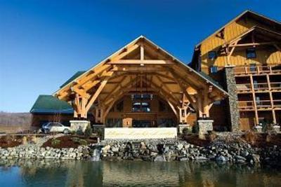 фото отеля Hope Lake Lodge & Indoor Waterpark