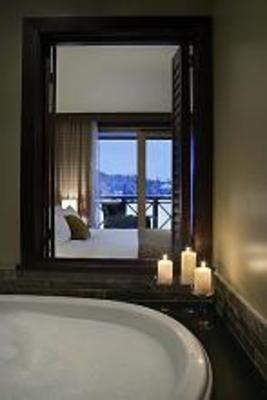 фото отеля Nita Lake Lodge