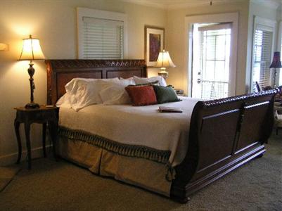 фото отеля Lookout Point Lakeside Inn Bed and Breakfast