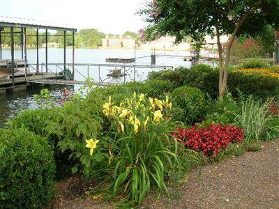 фото отеля Lookout Point Lakeside Inn Bed and Breakfast