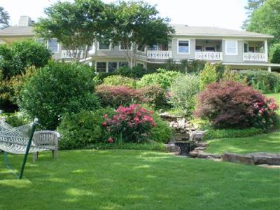фото отеля Lookout Point Lakeside Inn Bed and Breakfast