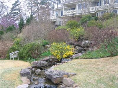 фото отеля Lookout Point Lakeside Inn Bed and Breakfast