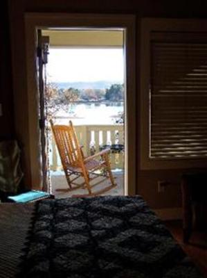 фото отеля Lookout Point Lakeside Inn Bed and Breakfast
