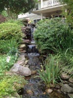 фото отеля Lookout Point Lakeside Inn Bed and Breakfast
