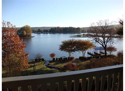 фото отеля Lookout Point Lakeside Inn Bed and Breakfast