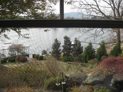 фото отеля Lookout Point Lakeside Inn Bed and Breakfast
