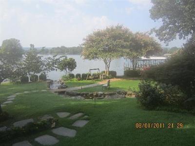 фото отеля Lookout Point Lakeside Inn Bed and Breakfast