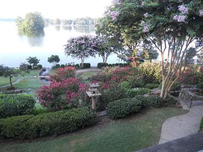 фото отеля Lookout Point Lakeside Inn Bed and Breakfast