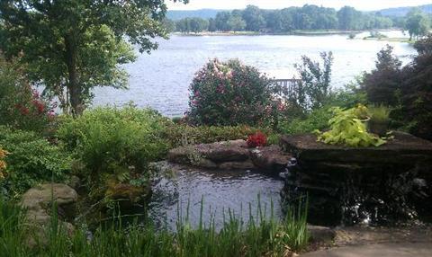 фото отеля Lookout Point Lakeside Inn Bed and Breakfast