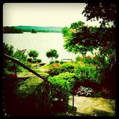 фото отеля Lookout Point Lakeside Inn Bed and Breakfast