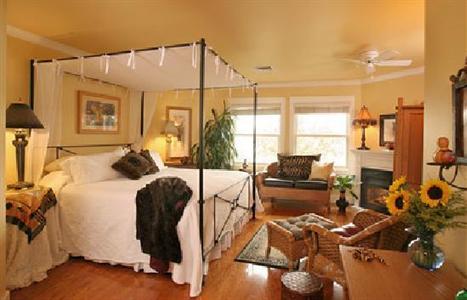 фото отеля Lookout Point Lakeside Inn Bed and Breakfast