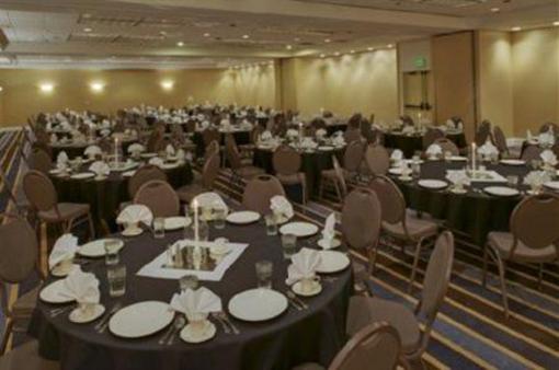 фото отеля Holiday Inn Denver East Stapleton