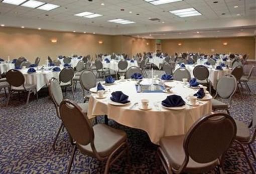 фото отеля Holiday Inn Denver East Stapleton