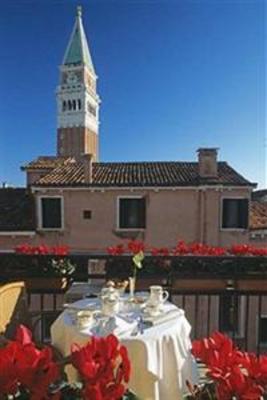фото отеля San Marco Palace Suites
