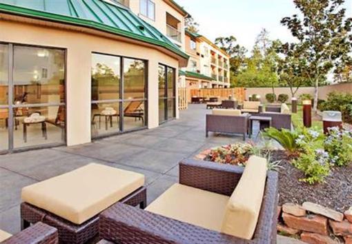 фото отеля Courtyard Houston The Woodlands