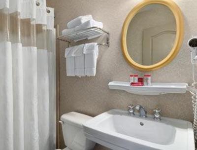 фото отеля Ramada Limited Hotel Downtown Vancouver