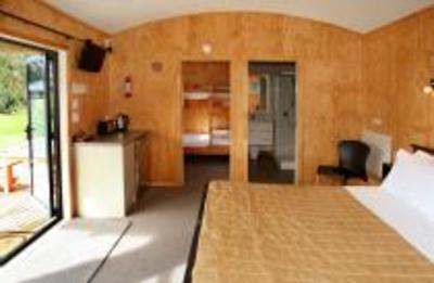 фото отеля Hotwater Beach Top 10 Holiday Park